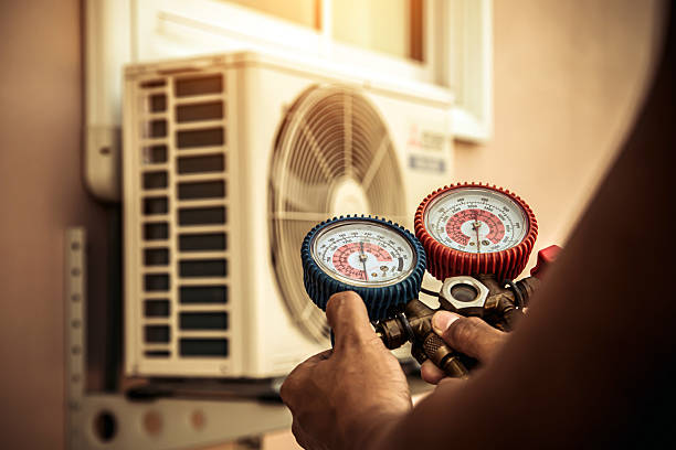 Professional Hvac technician working in Smithton, IL